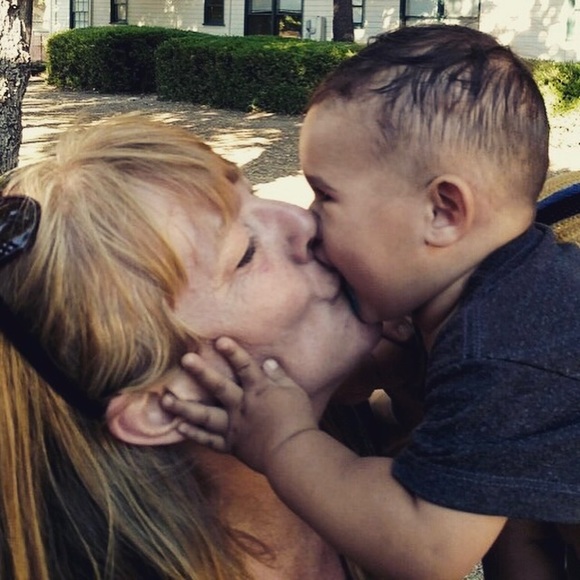 Meet your Posh Ambassador Flippin Fashion - Picture 3 of 4